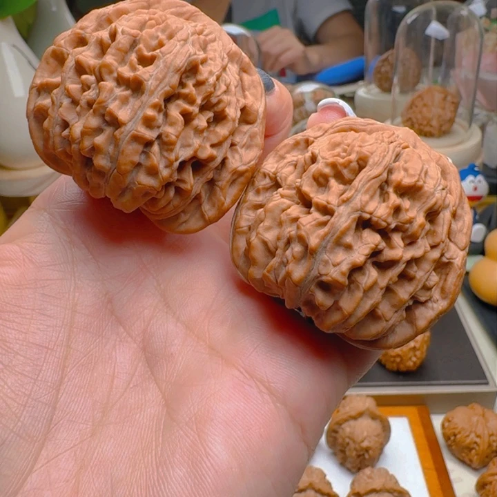 核桃把件52克46尺四座楼