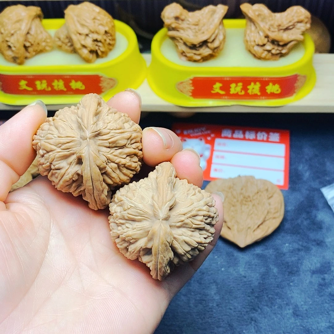 【闪购商品】吊坠桃核白师子全品核桃