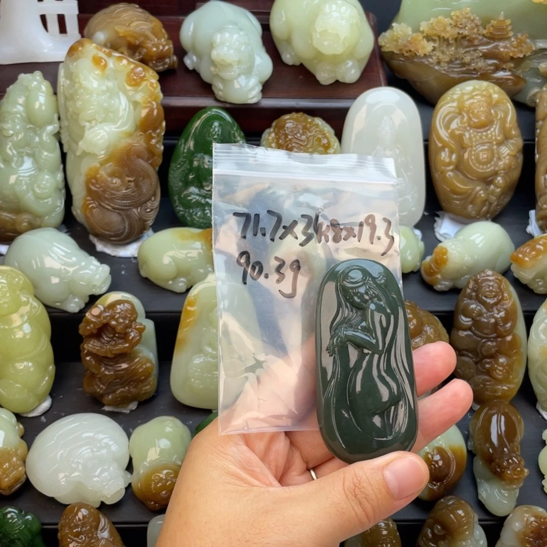 国***庆颈饰未镶嵌和田玉