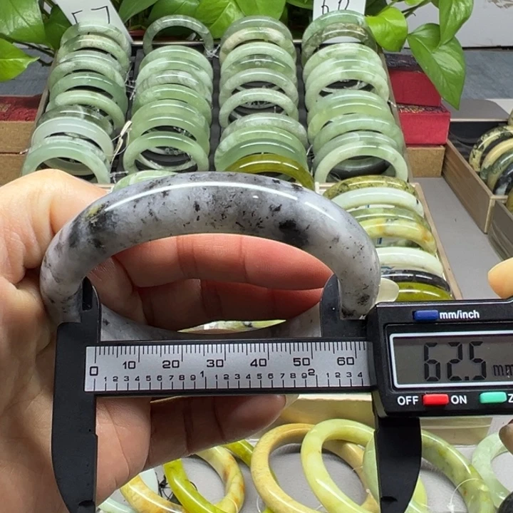 蛇纹石玉未镶嵌手镯57