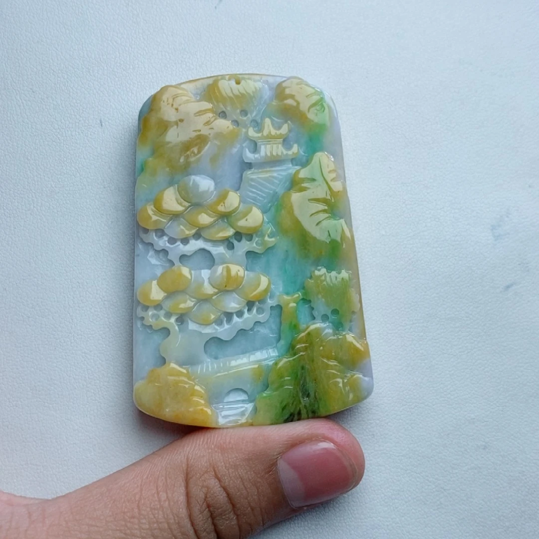 翡翠未镶嵌颈饰山水