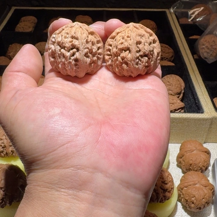 文玩核桃吊坠39.9白狮子