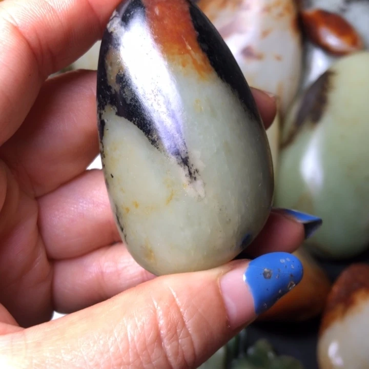 愛***赢和田玉未镶嵌珠宝奇石