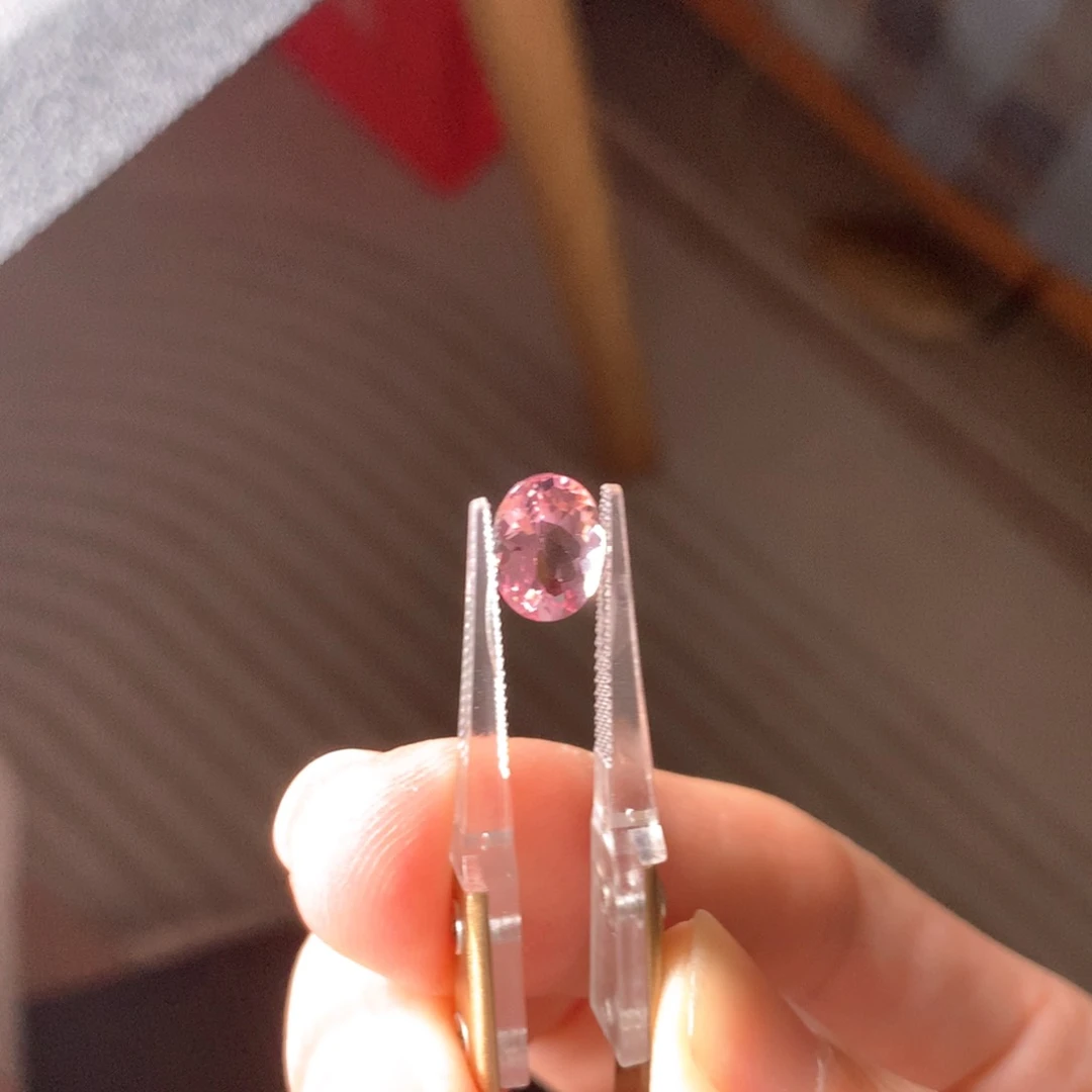 未镶嵌裸石绿柱石（摩根石）1.8ct