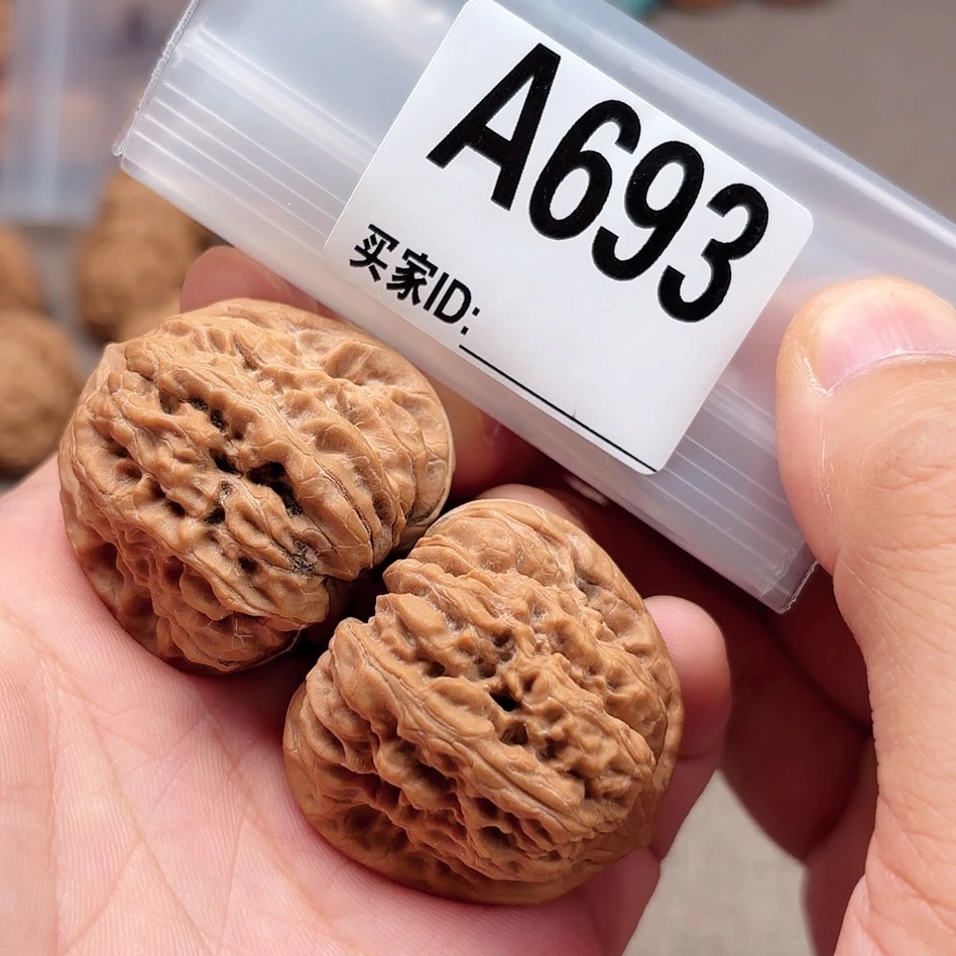 文玩核桃把件凹底A693