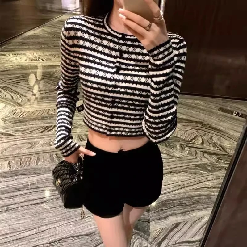 【辣妹穿搭】黑白撞色条纹针织开衫外套2025早秋新款修身短款上衣女