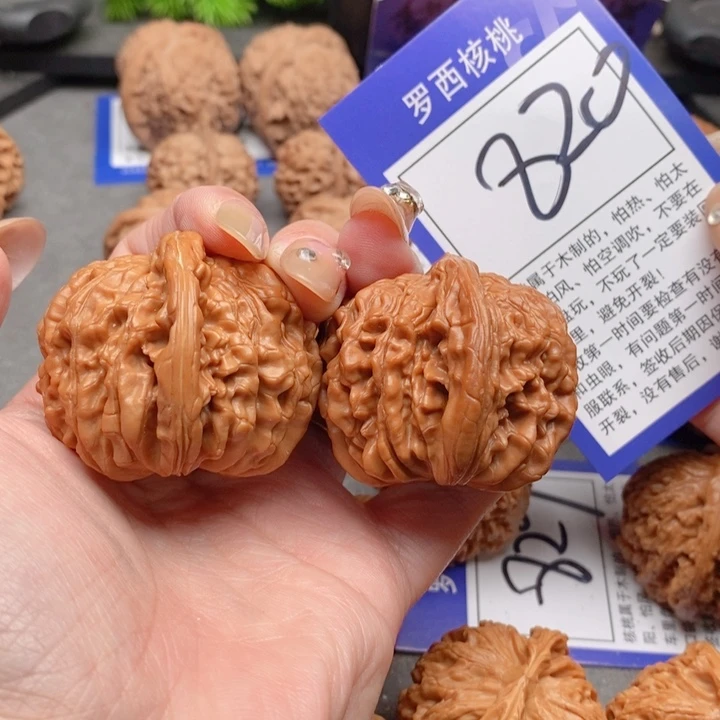 吊坠桃核宁****h45四座楼820号牌