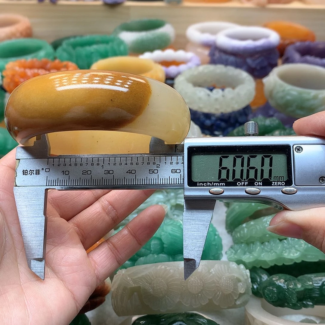 未镶嵌手镯石英质玉