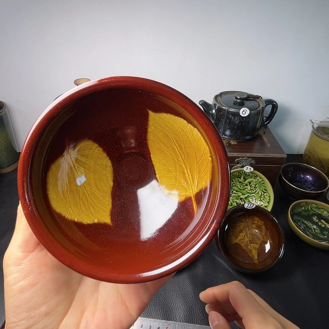 茶盏你不接啊电话你还关机
