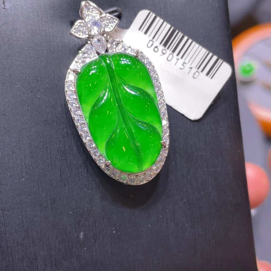 翡翠未镶嵌颈饰吊坠