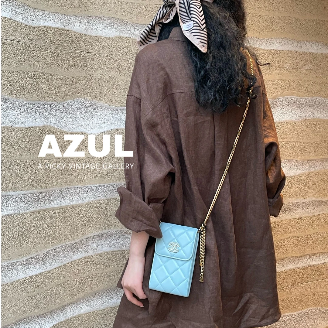 99新 Chanel/香奈儿 Azul-22P婴儿蓝羊皮珐琅扣斜挎手机包 42738