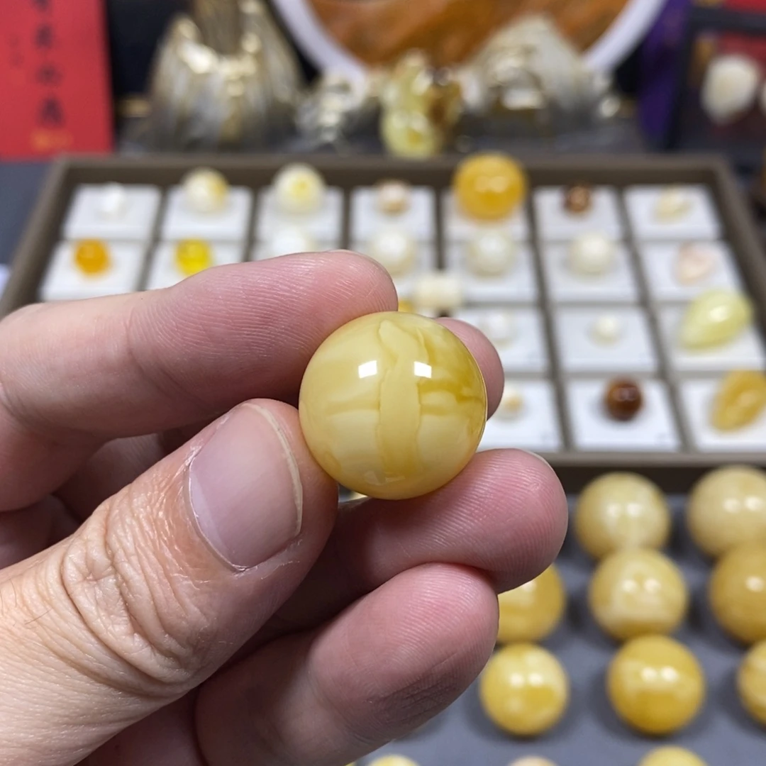 太***入琥珀未镶嵌珠宝奇石20圆珠