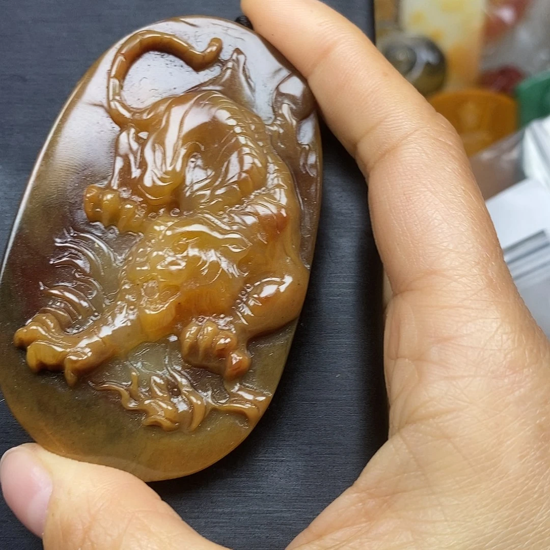 石英质玉（黄龙玉）颈饰未镶嵌