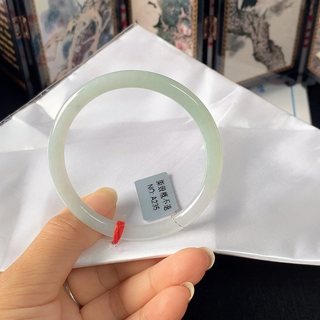 翡翠未镶嵌手镯（圆镯）54