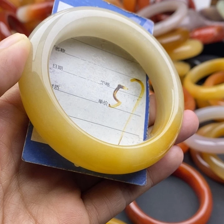 未镶嵌手镯石英质玉