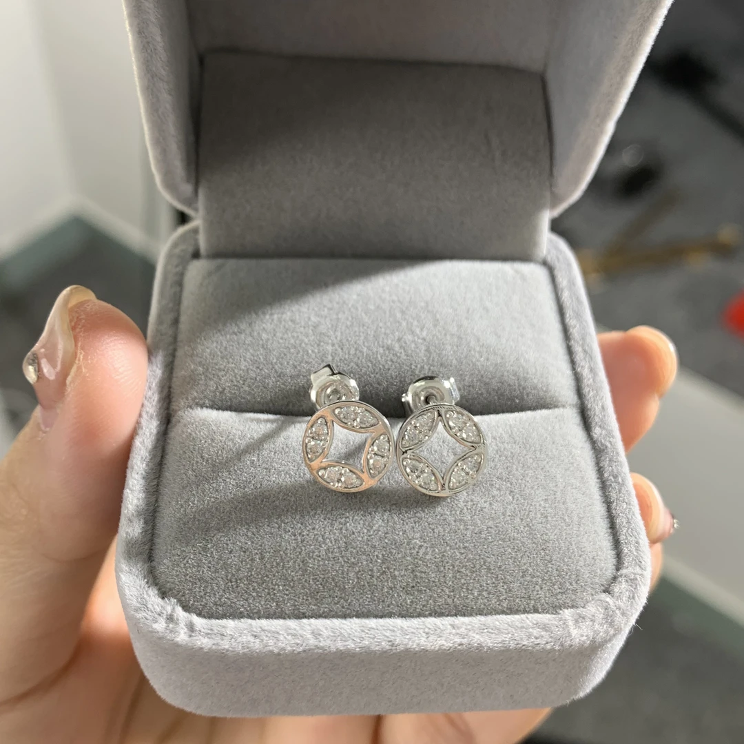 铂金pt950首饰铂金镶嵌莫桑钱币耳钉