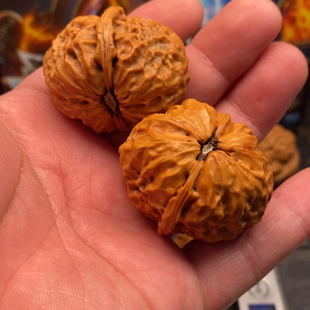 文玩核桃吊坠牡丹元宝