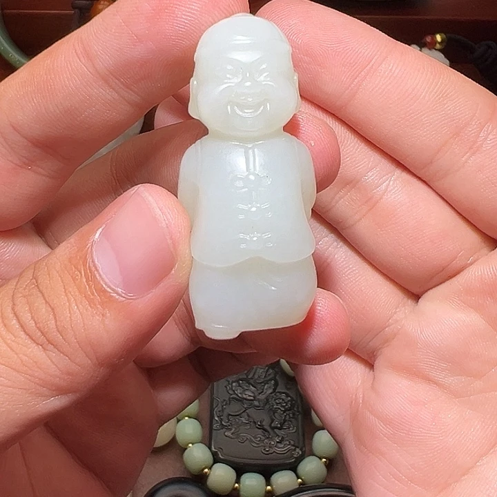 强***强颈饰未镶嵌和田玉