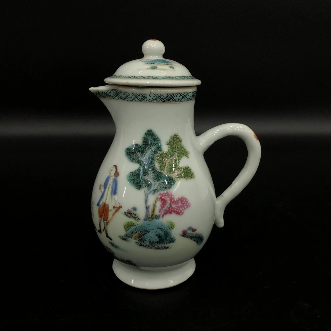 lot:26010345 清乾隆粉彩人物纹执壶  高13.5cm