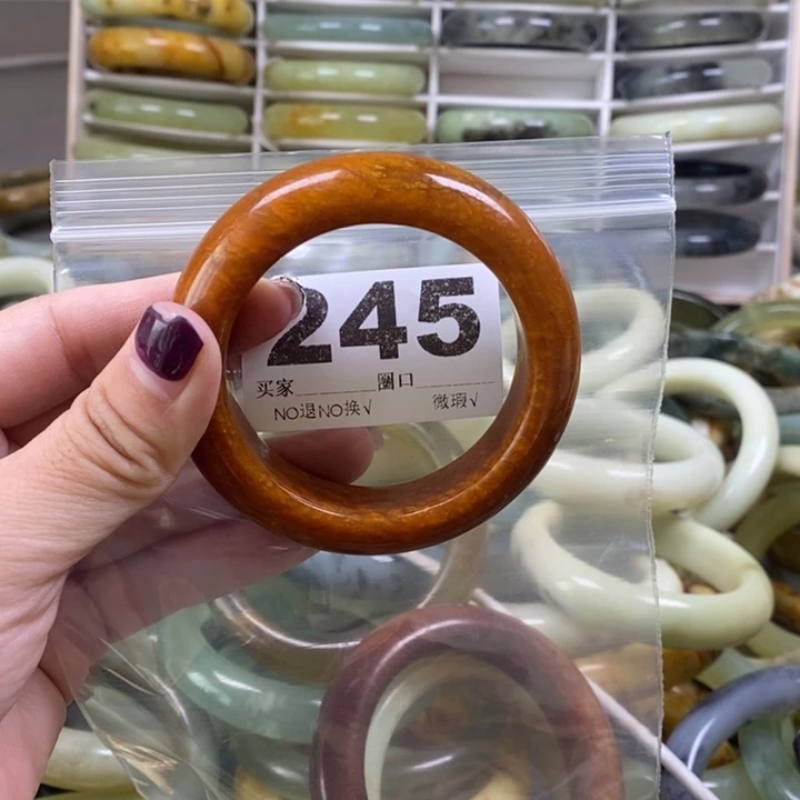 蛇纹石玉手镯未镶嵌王****）