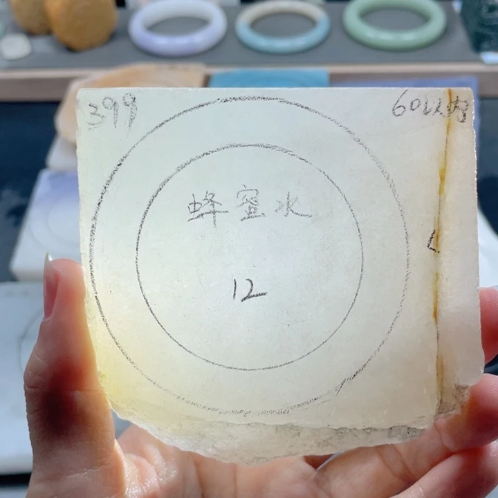 未镶嵌手镯石英质玉定制