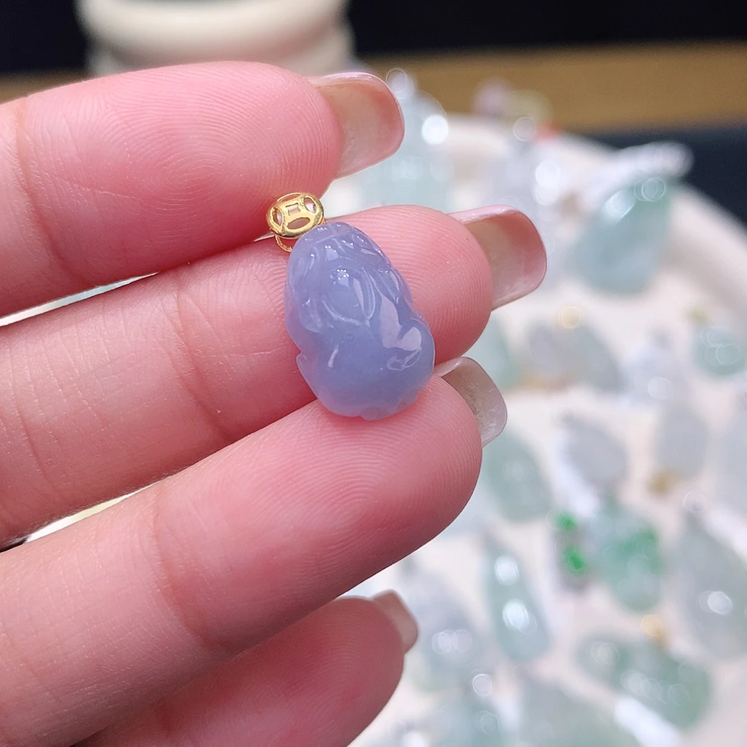 颈饰18K金镶嵌翡翠貔貅