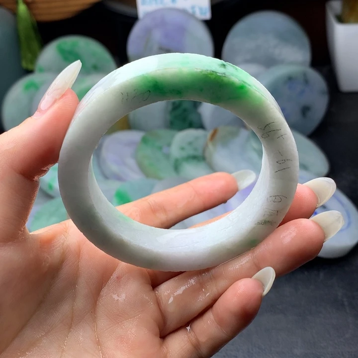 定制翡翠未镶嵌手镯