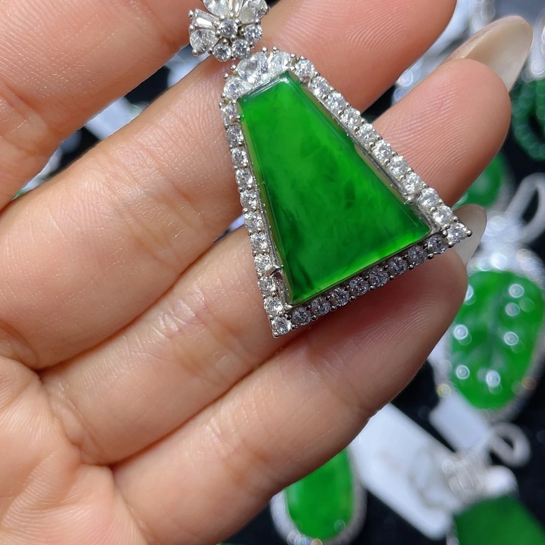 翡翠颈饰银S925镶嵌翡翠