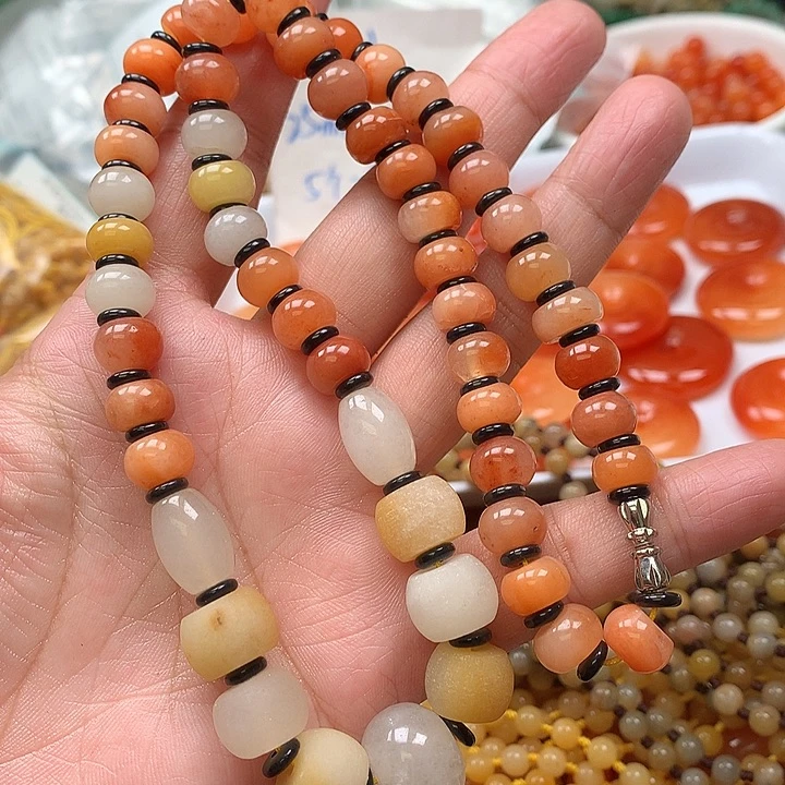 石英质玉未镶嵌颈饰