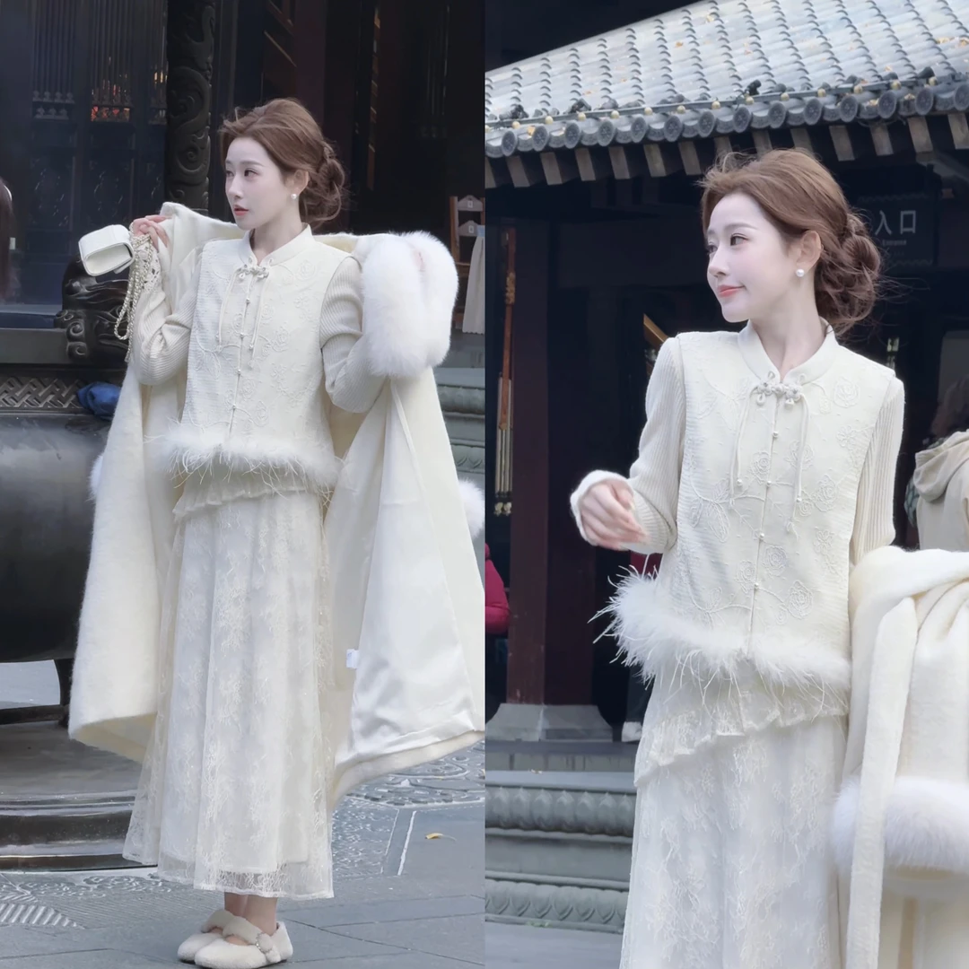 【婷婷】《白秀珠》人群中白天鹅羽绒服鸵鸟毛马甲套装TT2SDTH2956