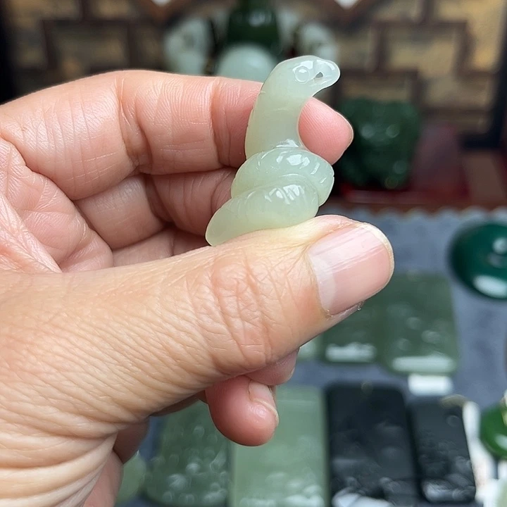 和田玉（青白玉）未镶嵌颈饰生肖蛇挂件吊坠