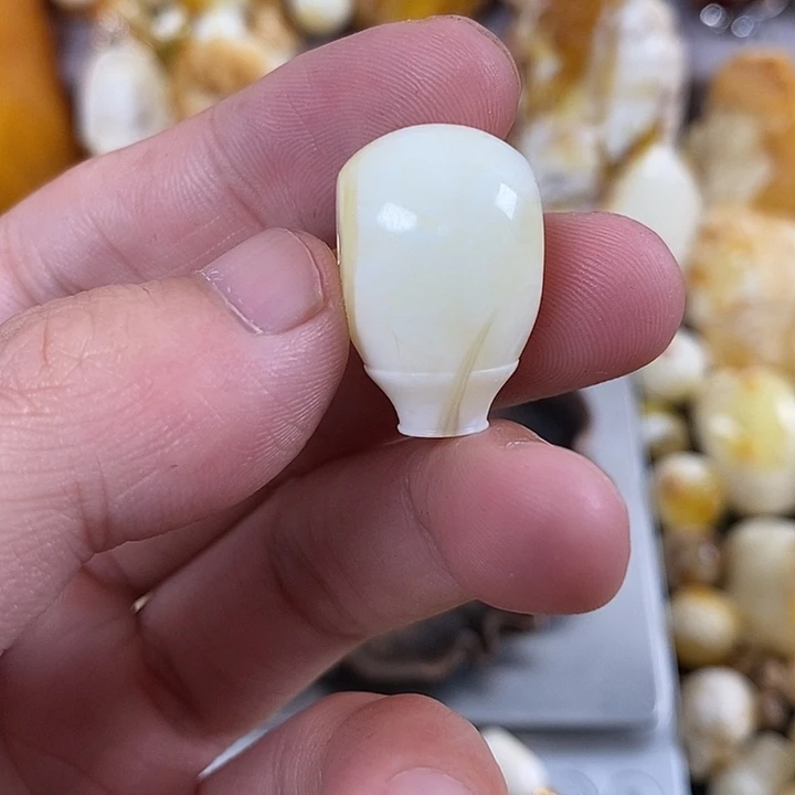 追***琥珀未镶嵌裸石我