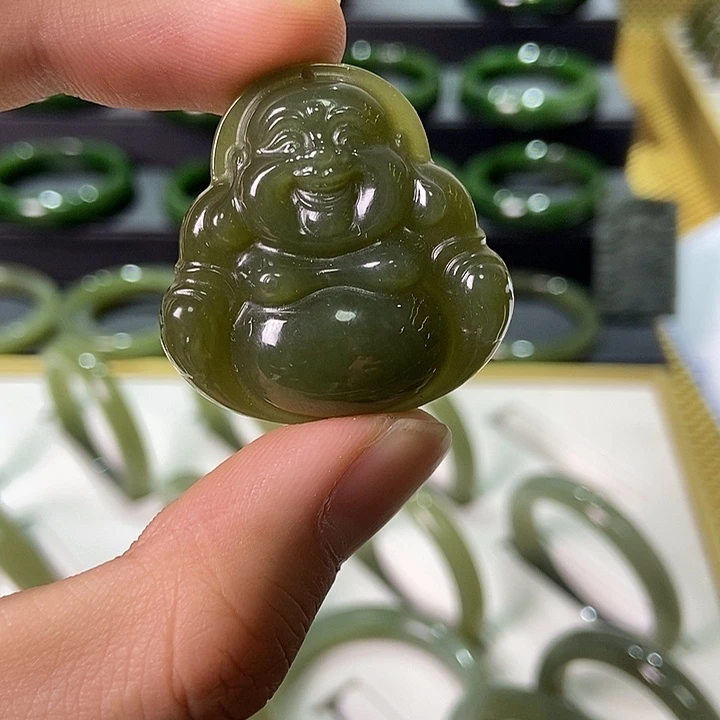 小***儿和田玉未镶嵌颈饰