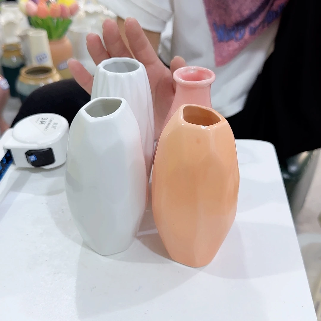 4个迷你小花瓶瑕疵