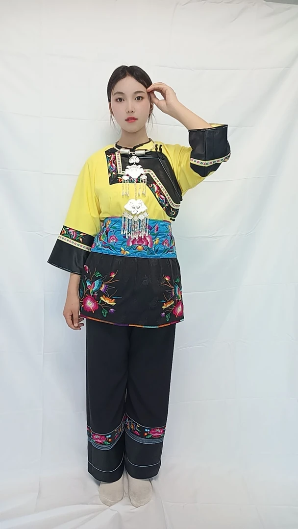 苗族服装女春夏款民族风亮面上衣断码特价处理