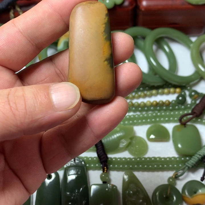 岫岩河磨玉（透闪石质玉）未镶嵌手镯