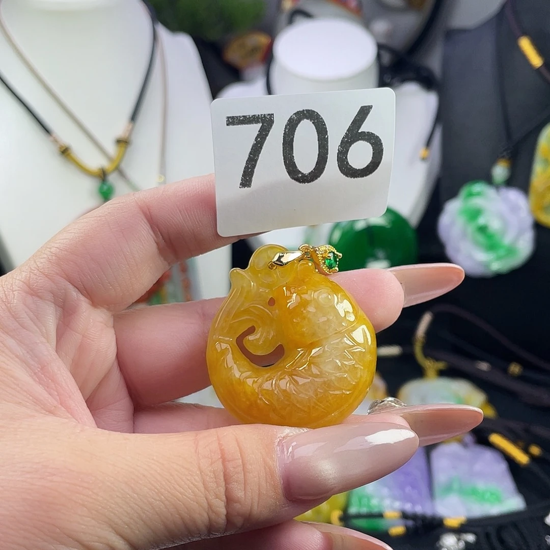 翡翠未镶嵌吊坠(赠链)