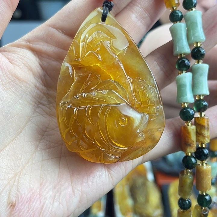 蛇纹石玉未镶嵌颈饰