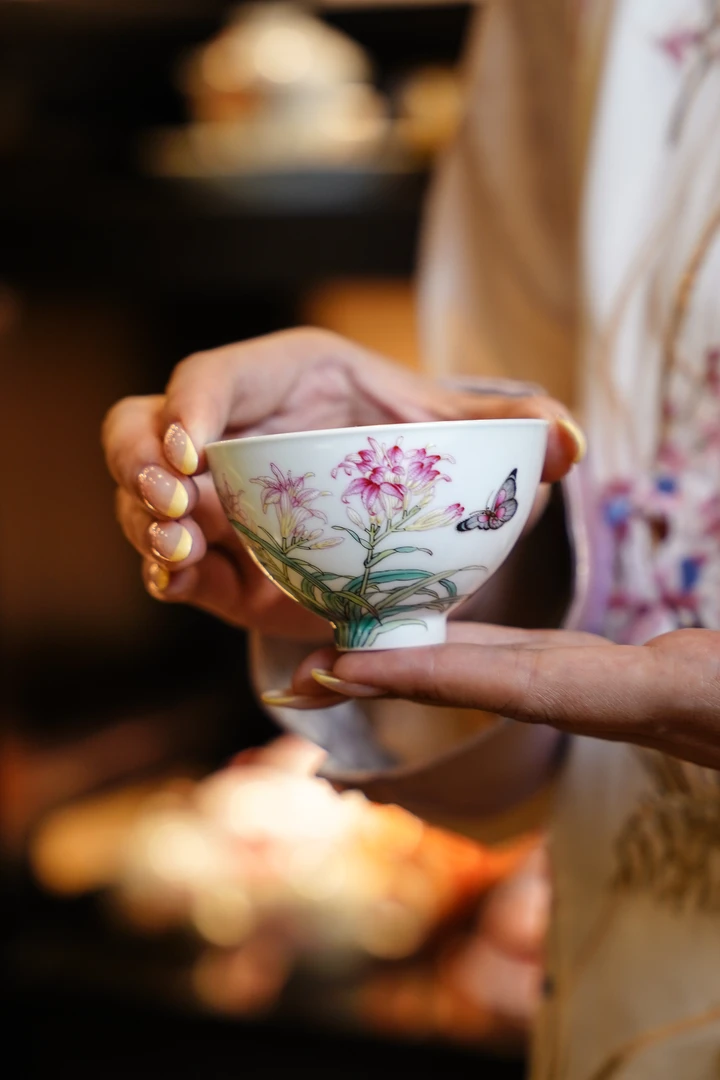 溢珍堂   珍珠白釉蝶恋花鸡心杯   中式茶道手作纯手工陶瓷银