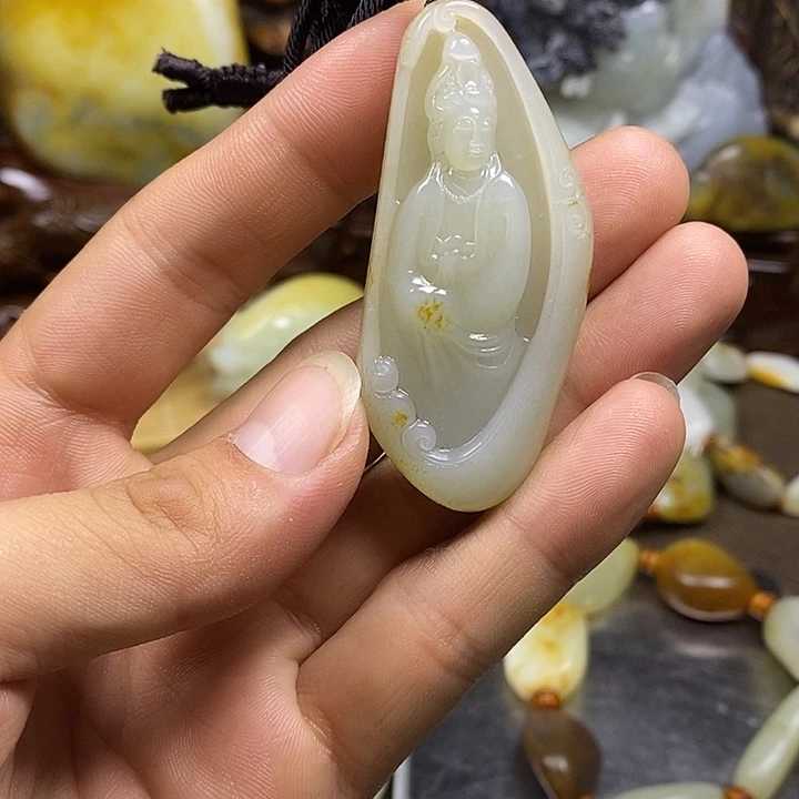 和田玉未镶嵌把件