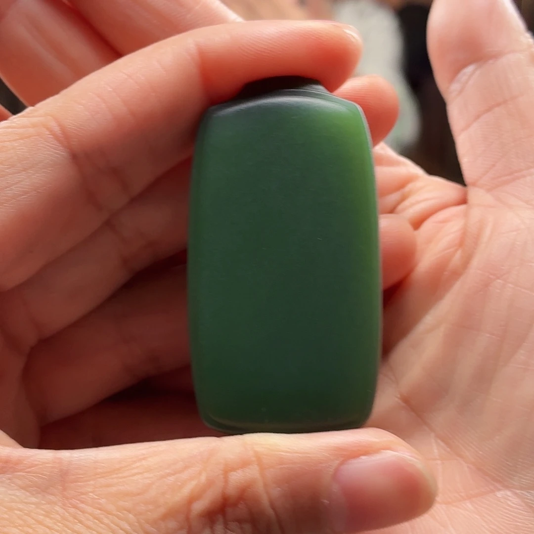 D***W和田玉未镶嵌颈饰俄碧玉