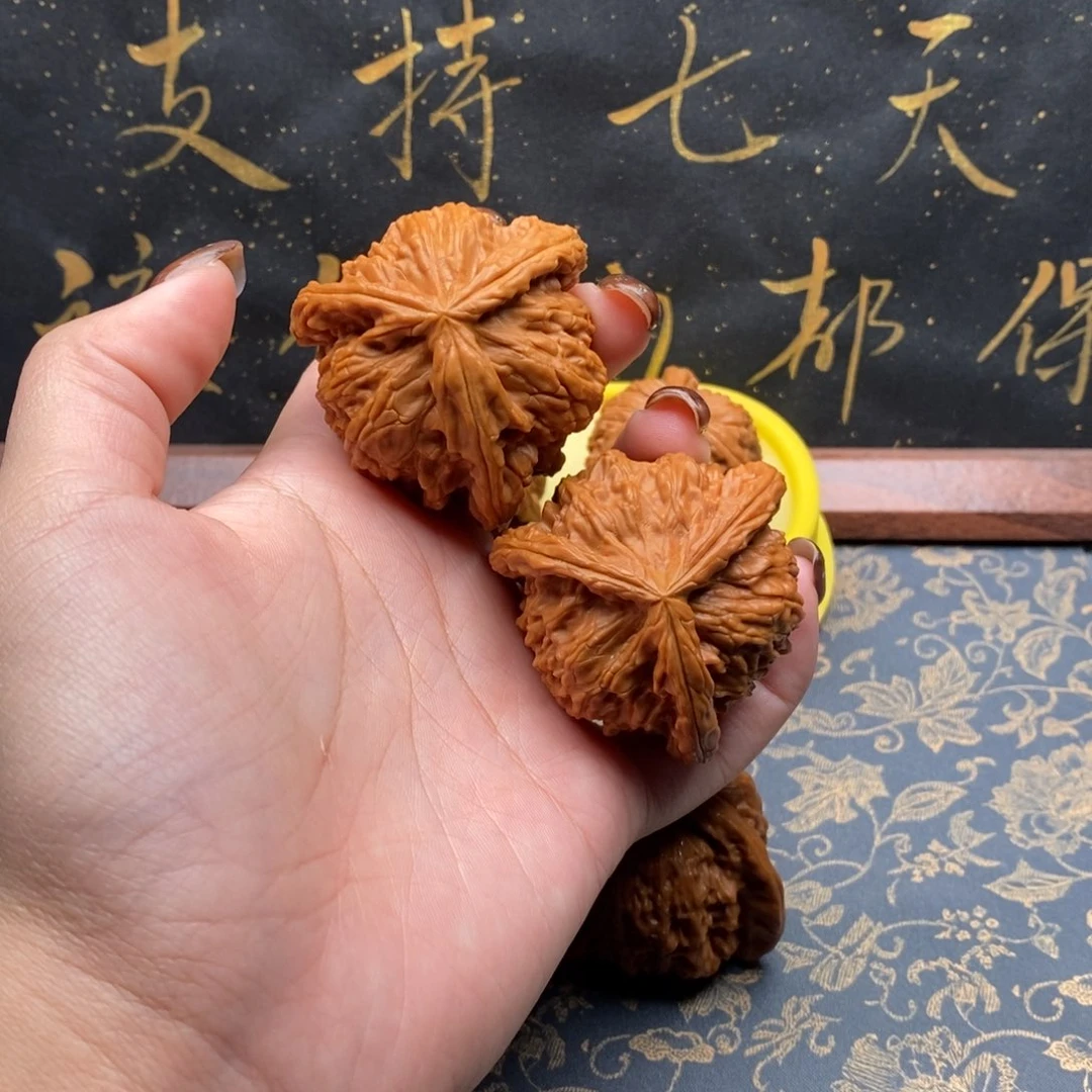 吊坠文玩核桃大**形白狮子