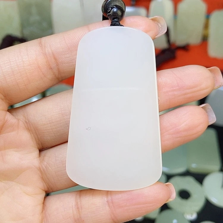 【闪购商品】颈饰未镶嵌和田玉