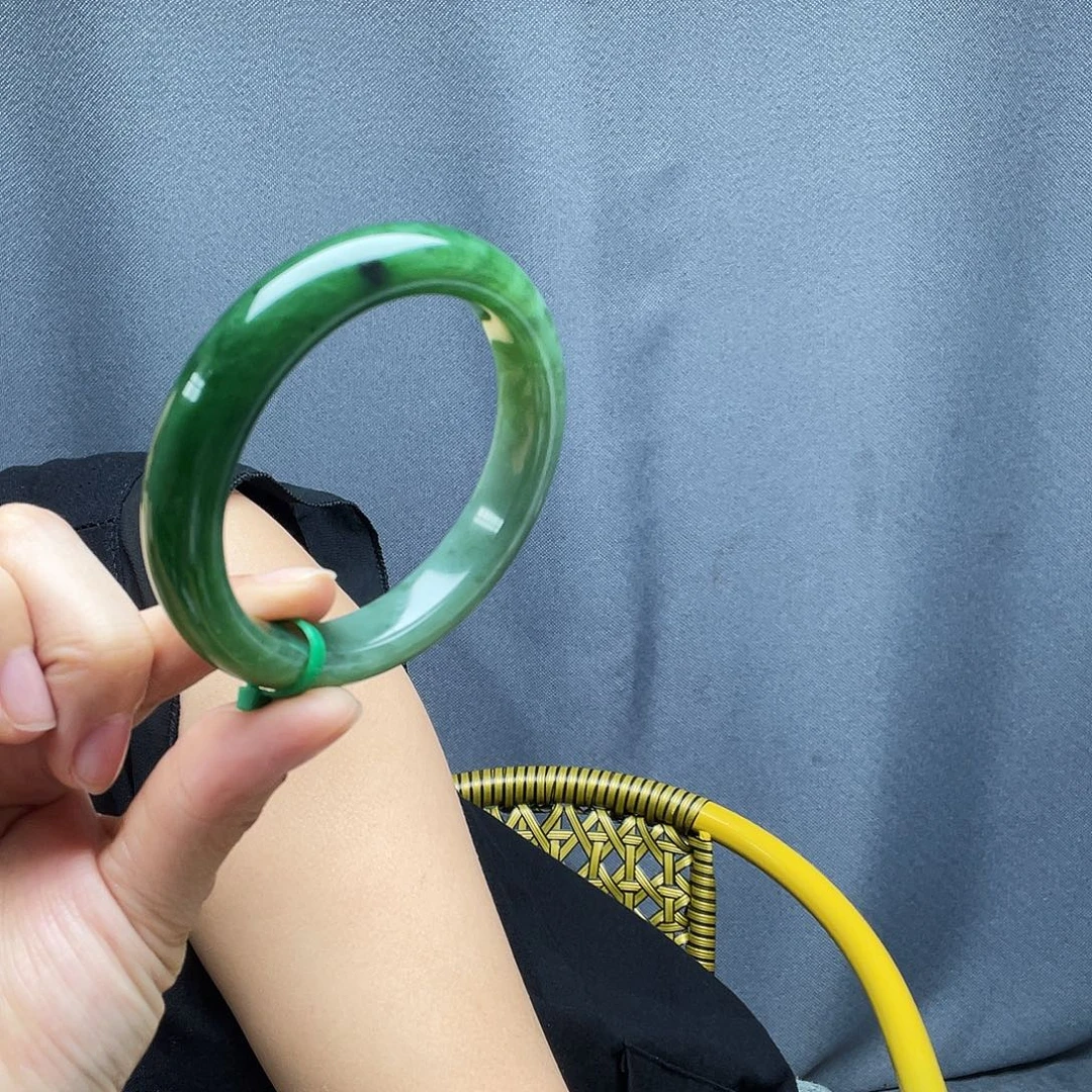 盼***和田玉未镶嵌手镯