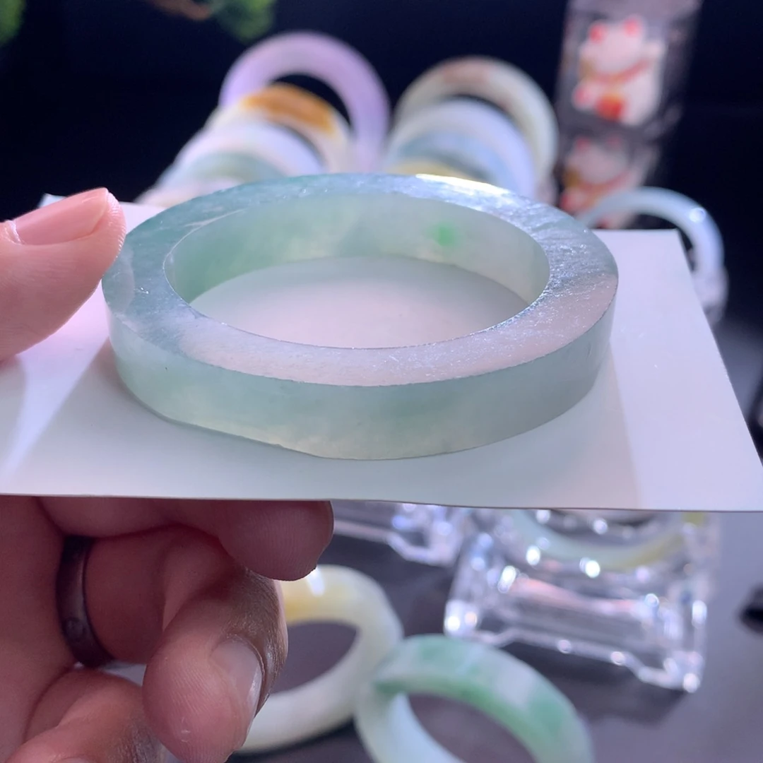 未镶嵌冰绿翡翠手镯定制翡翠