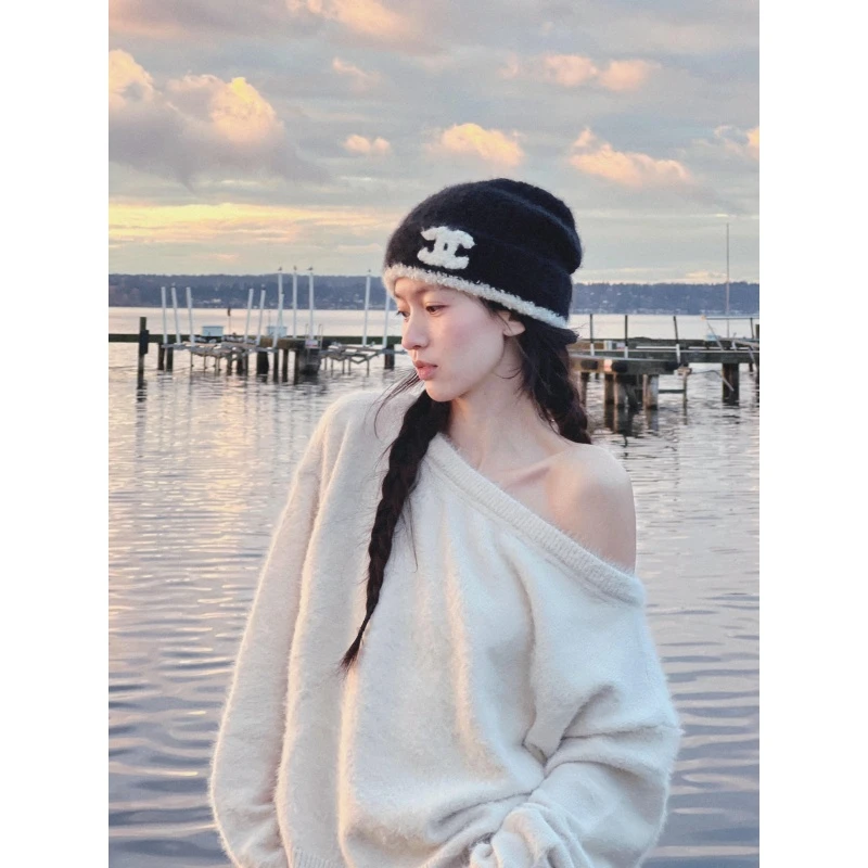 白色斜肩软糯慵懒风长袖针织上衣2025新款宽松毛衣休闲牛仔裤套装