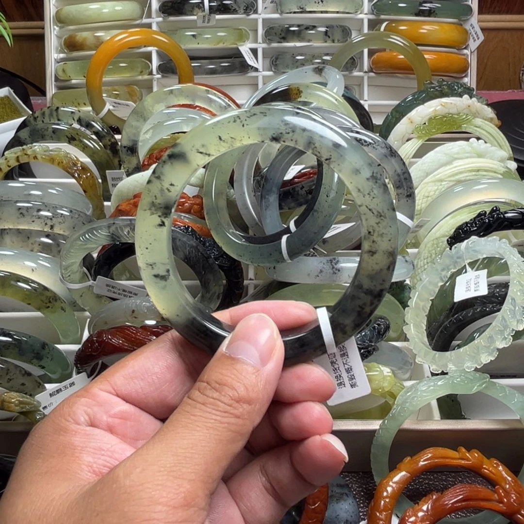 蛇纹石玉未镶嵌手镯滚****座