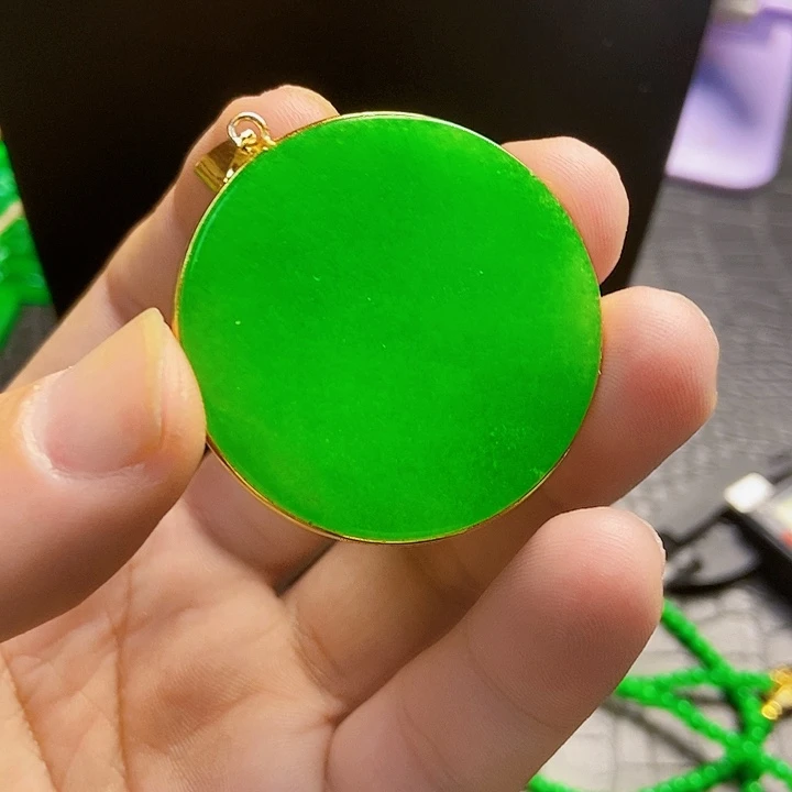 翡翠18K金镶嵌颈饰