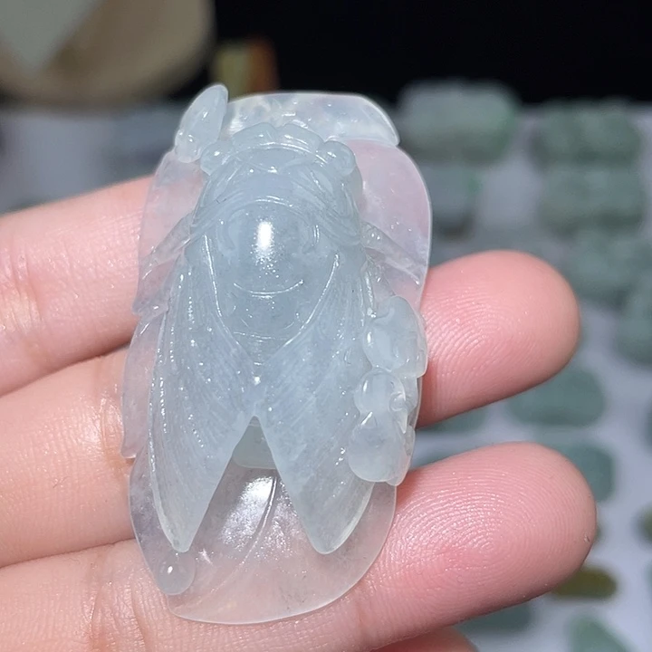 翡翠未镶嵌颈饰蝉