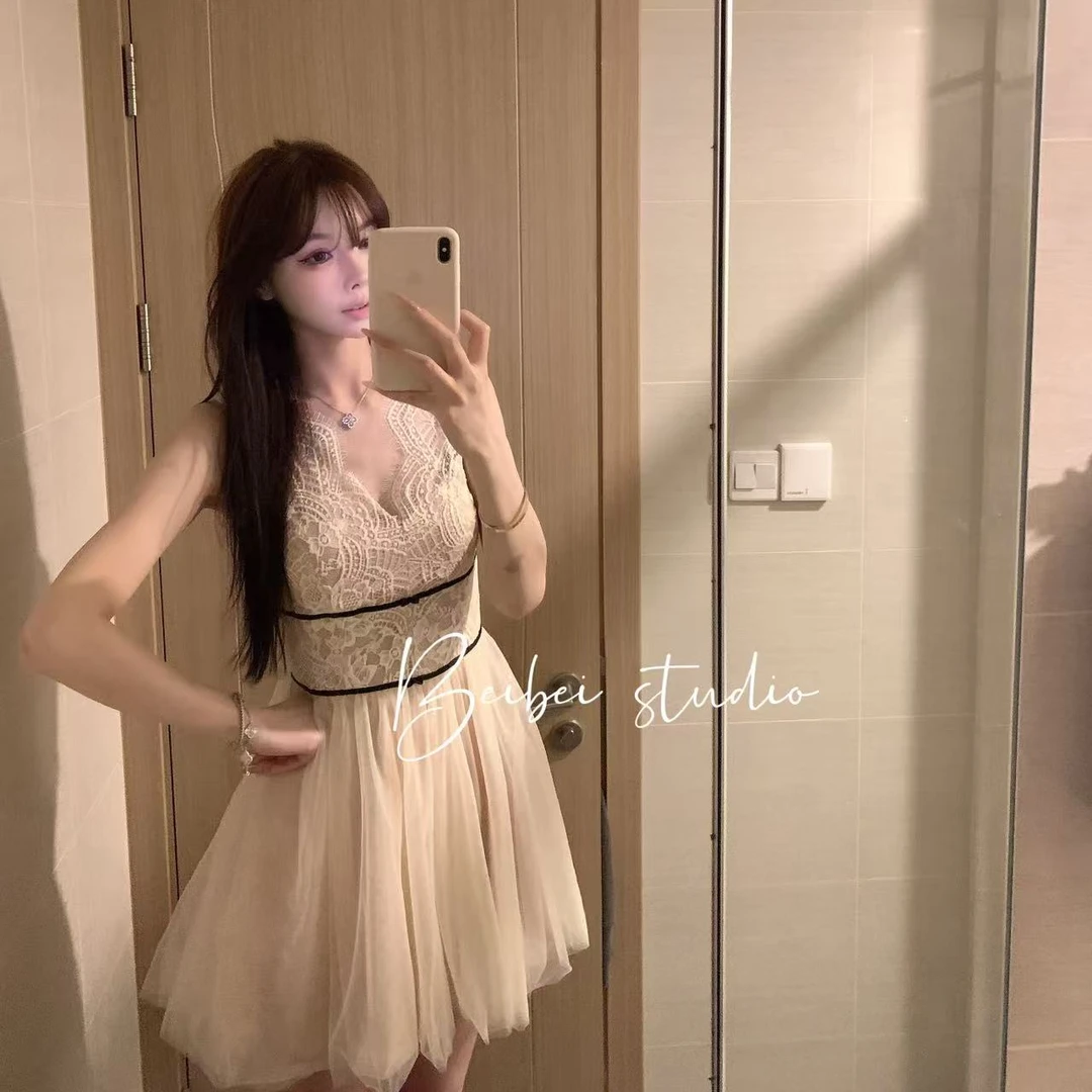 Beibei【芭蕾舞曲】纯欲v领收腰显瘦蕾丝拼接网纱无袖连衣裙